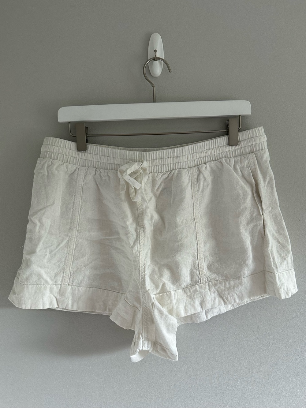 Universal Thread White Linen Shorts Size M
